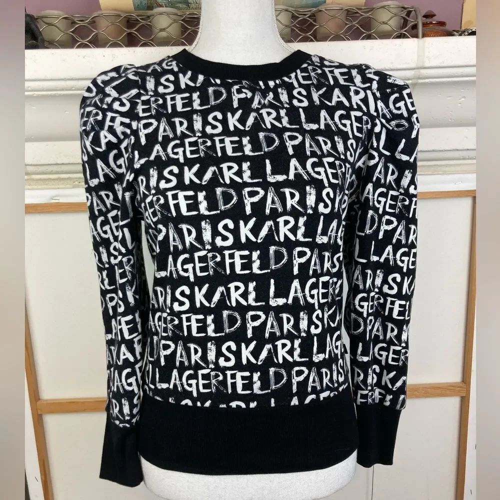 Karl Lagerfeld NWOT Sculpted Shoulder Graphic Sweatshirt truly special